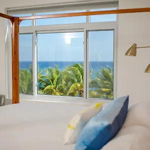 Whispering Seas Oceanfront Apartment Ocho Rios