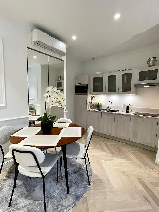 Magnifique Appartement Sur Jardin - Vieil Antibes